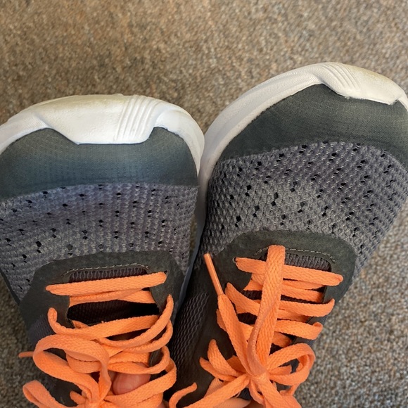 Reebok Memory Tech Sneaker 7 1/2 - Picture 4 of 5